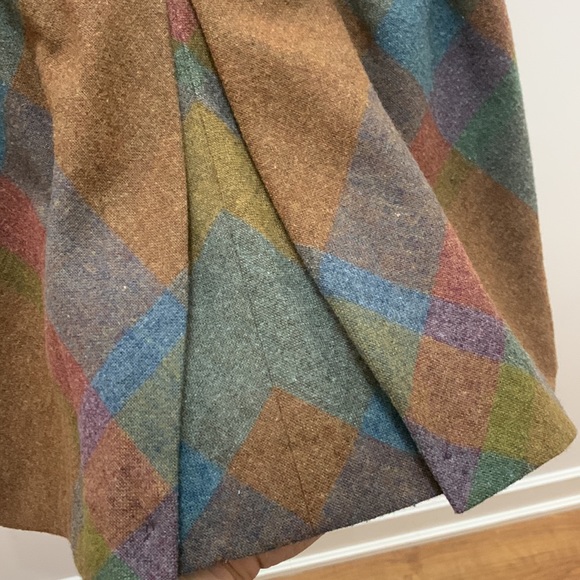 Vintage wool mini skirt in muted tweedy plaid - Picture 2 of 4
